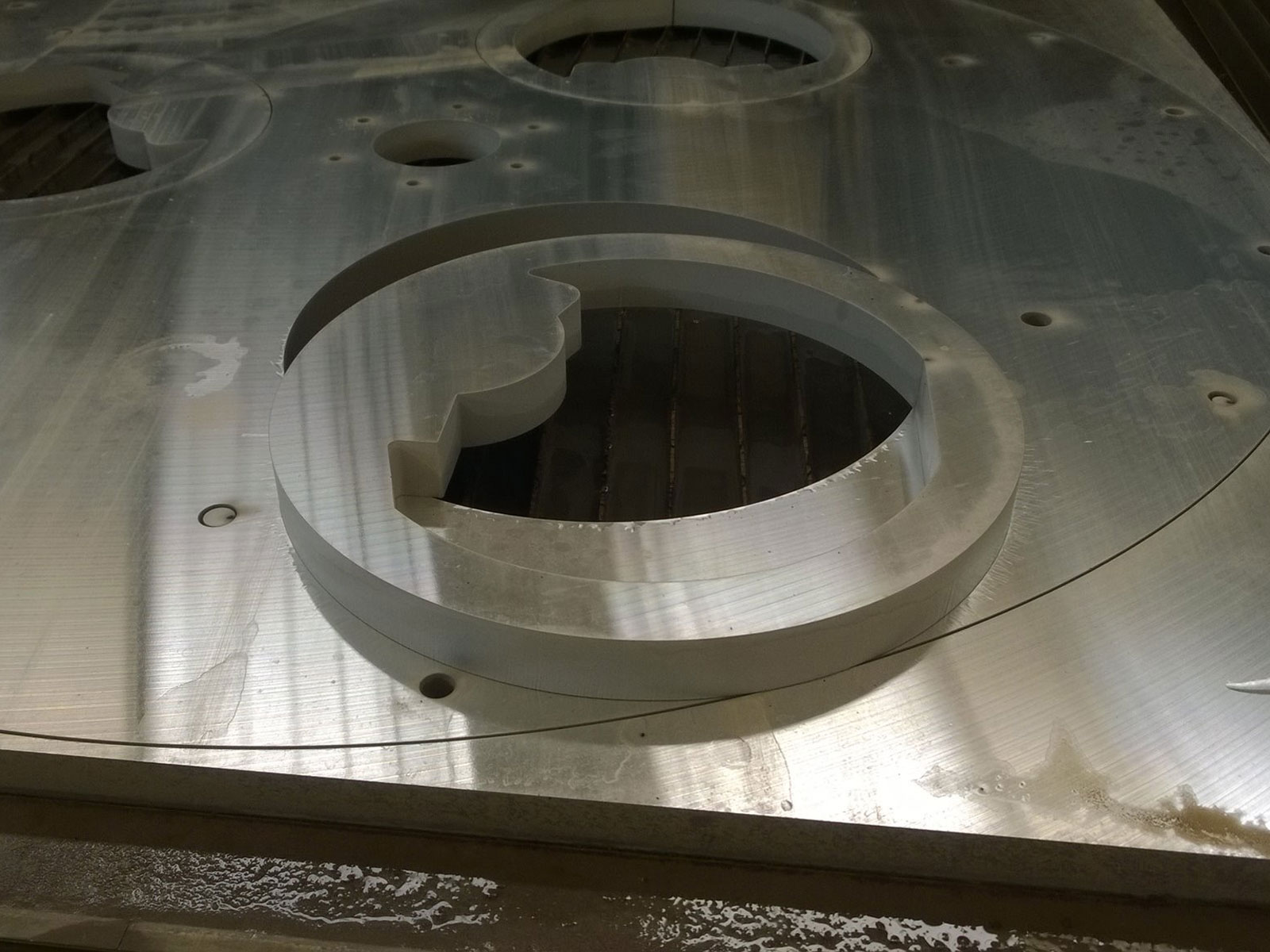Taglio waterjet su alluminio 30 mm