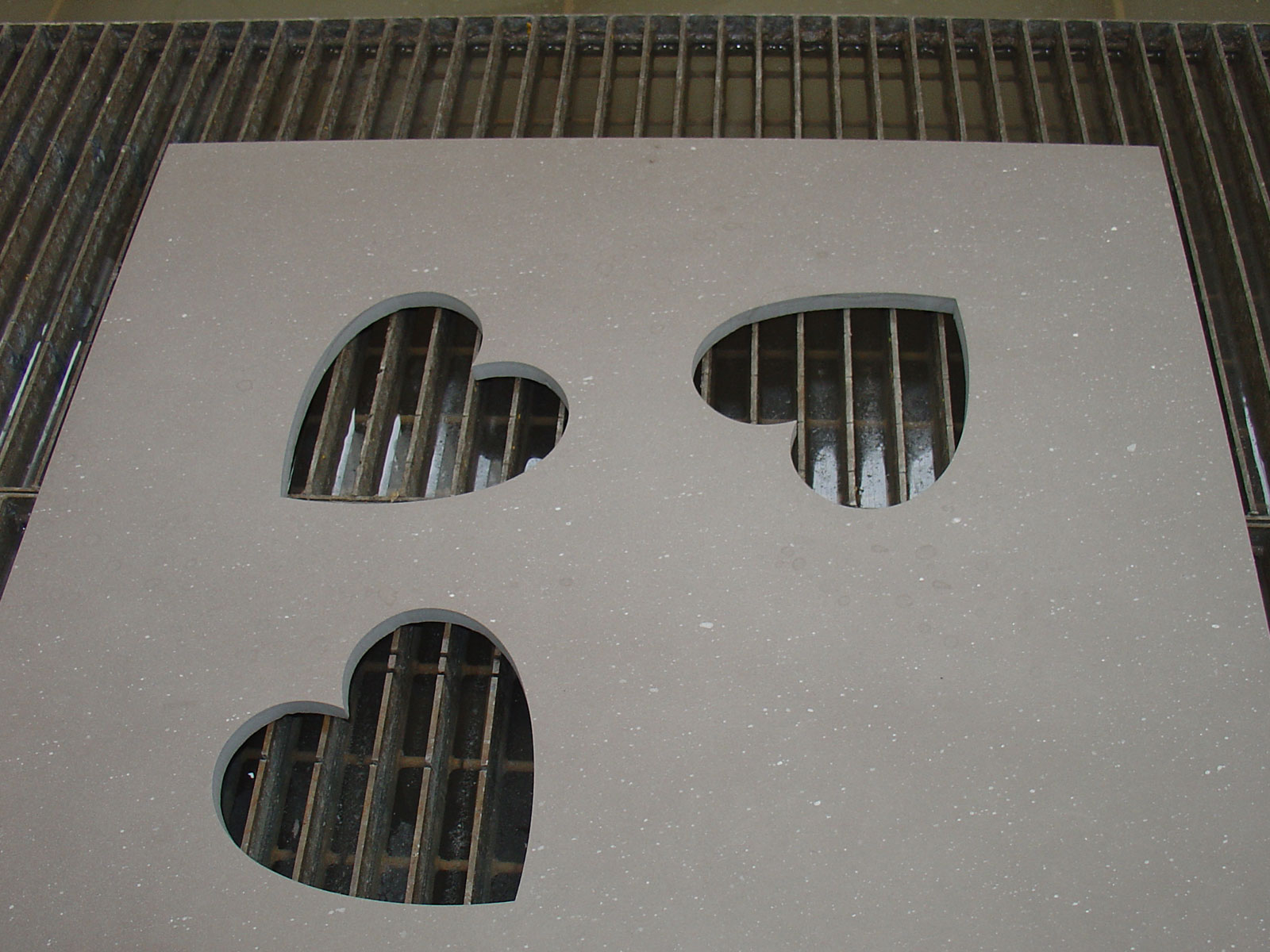 Taglio waterjet su ceramica