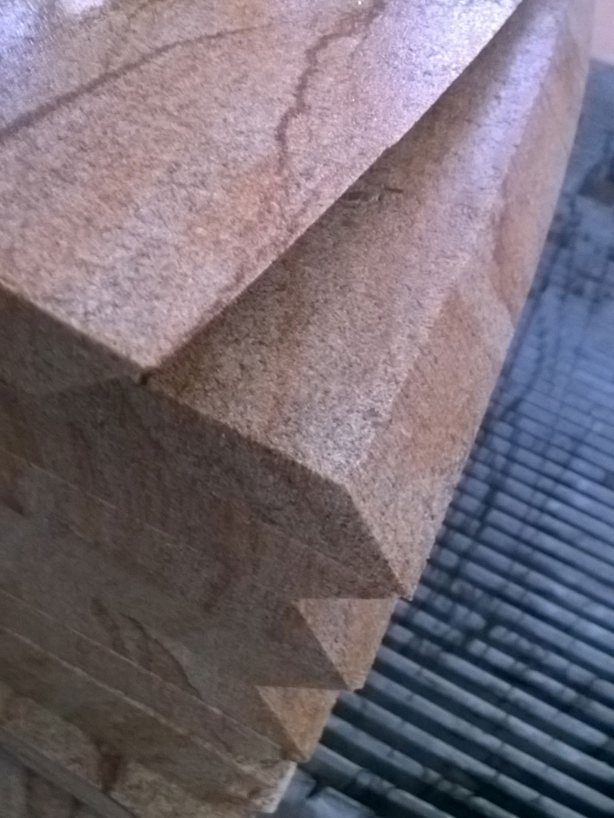 Taglio waterjet su marmo 30 mm
