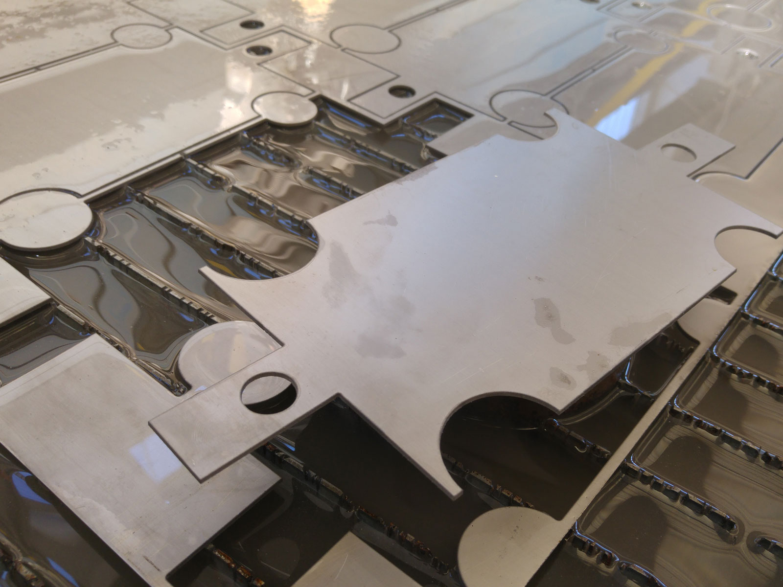 Taglio waterjet su titanio